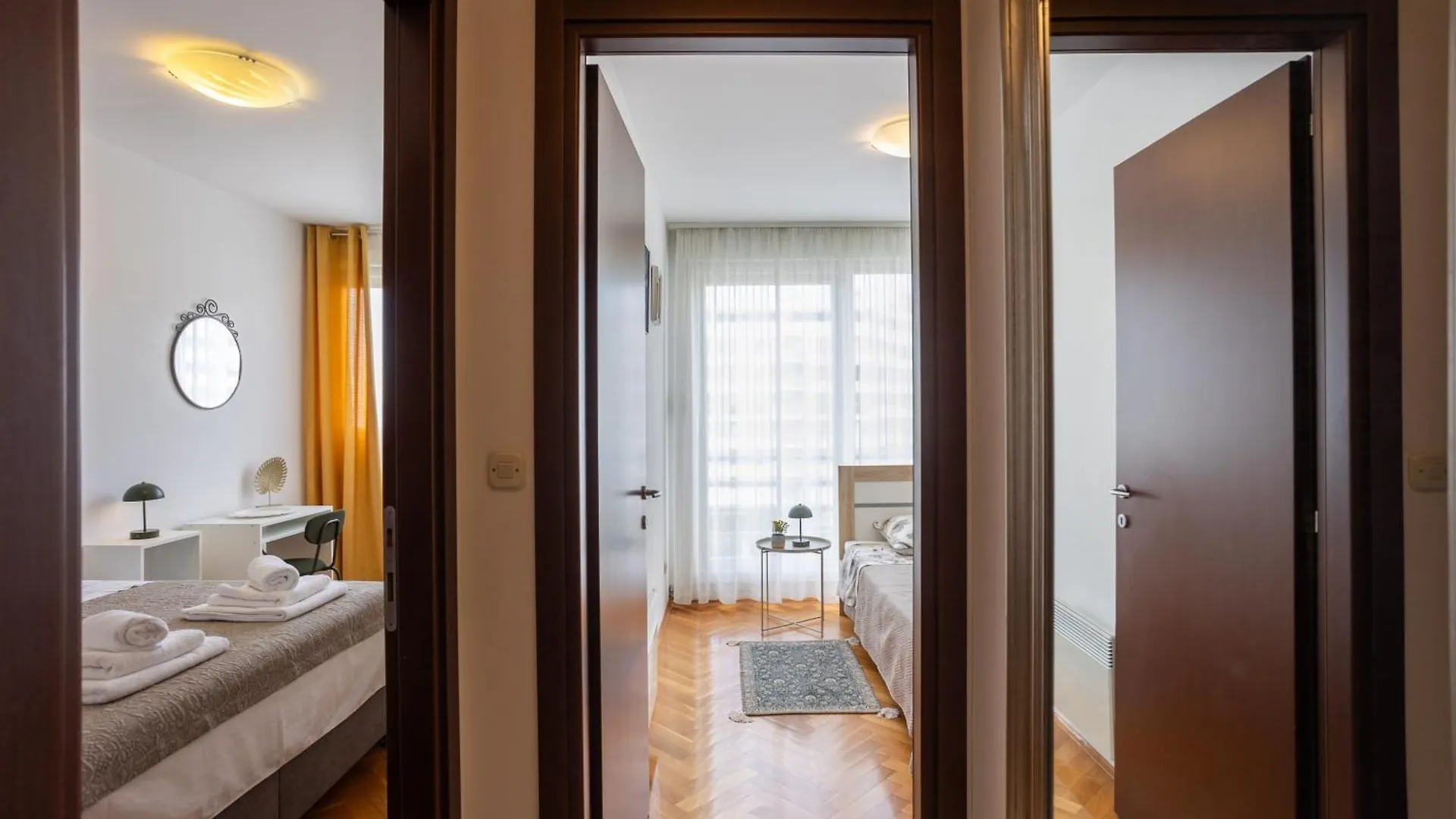 Split Znjan Beach Apartment With Parking