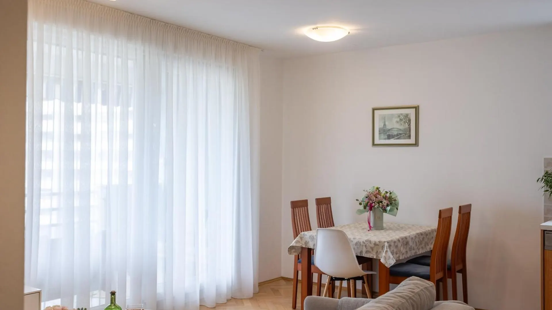 Split Znjan Beach Apartment With Parking