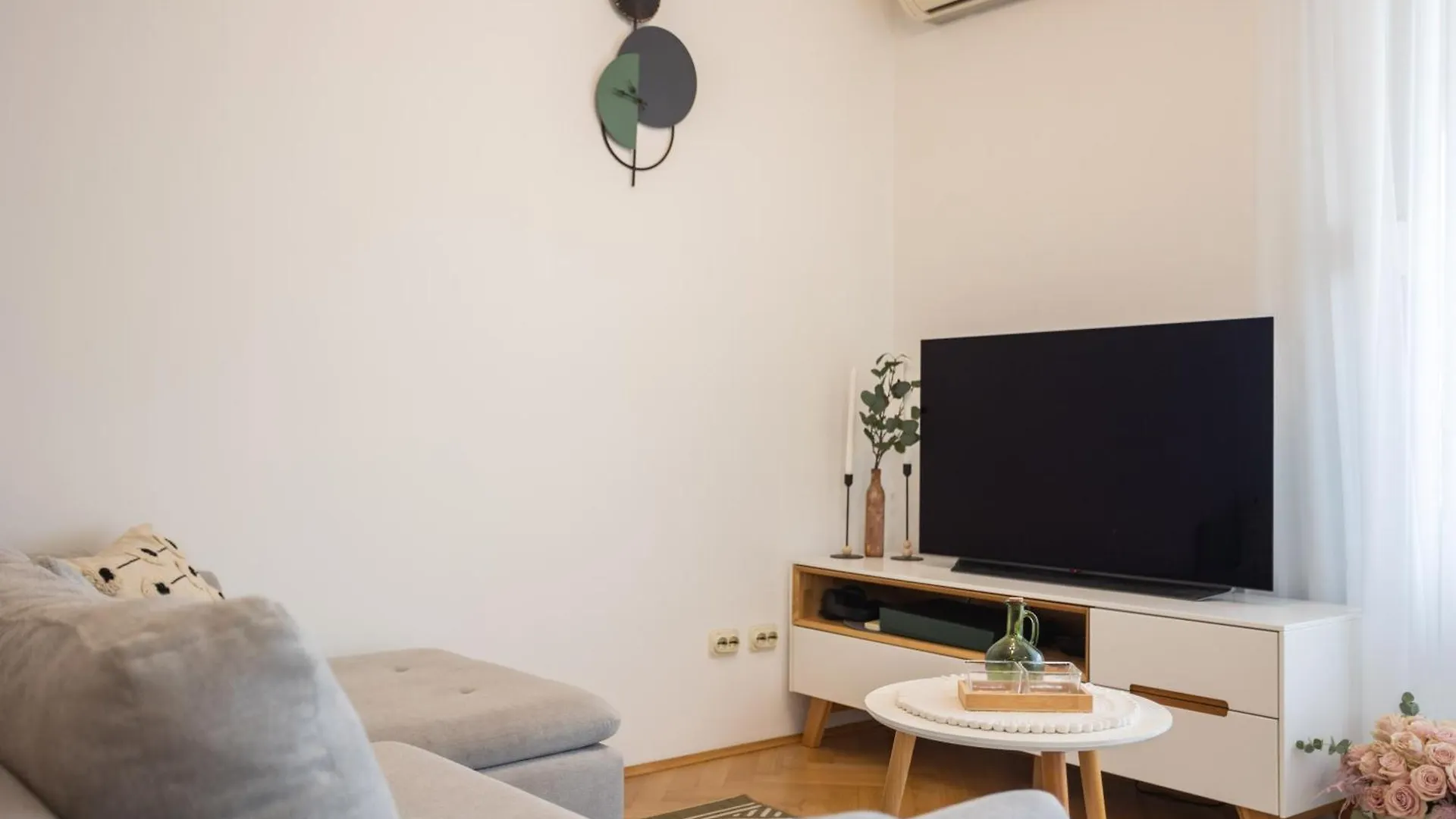Split Znjan Beach Apartment With Parking 0*,