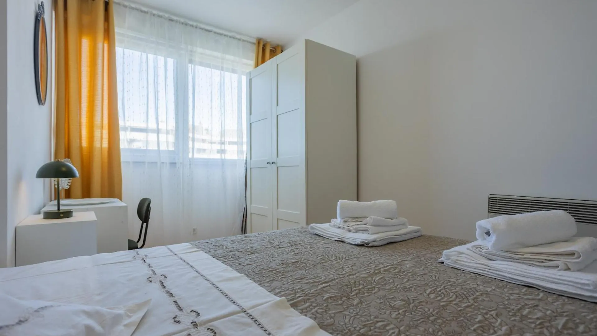 Split Znjan Beach Apartment With Parking 0*,