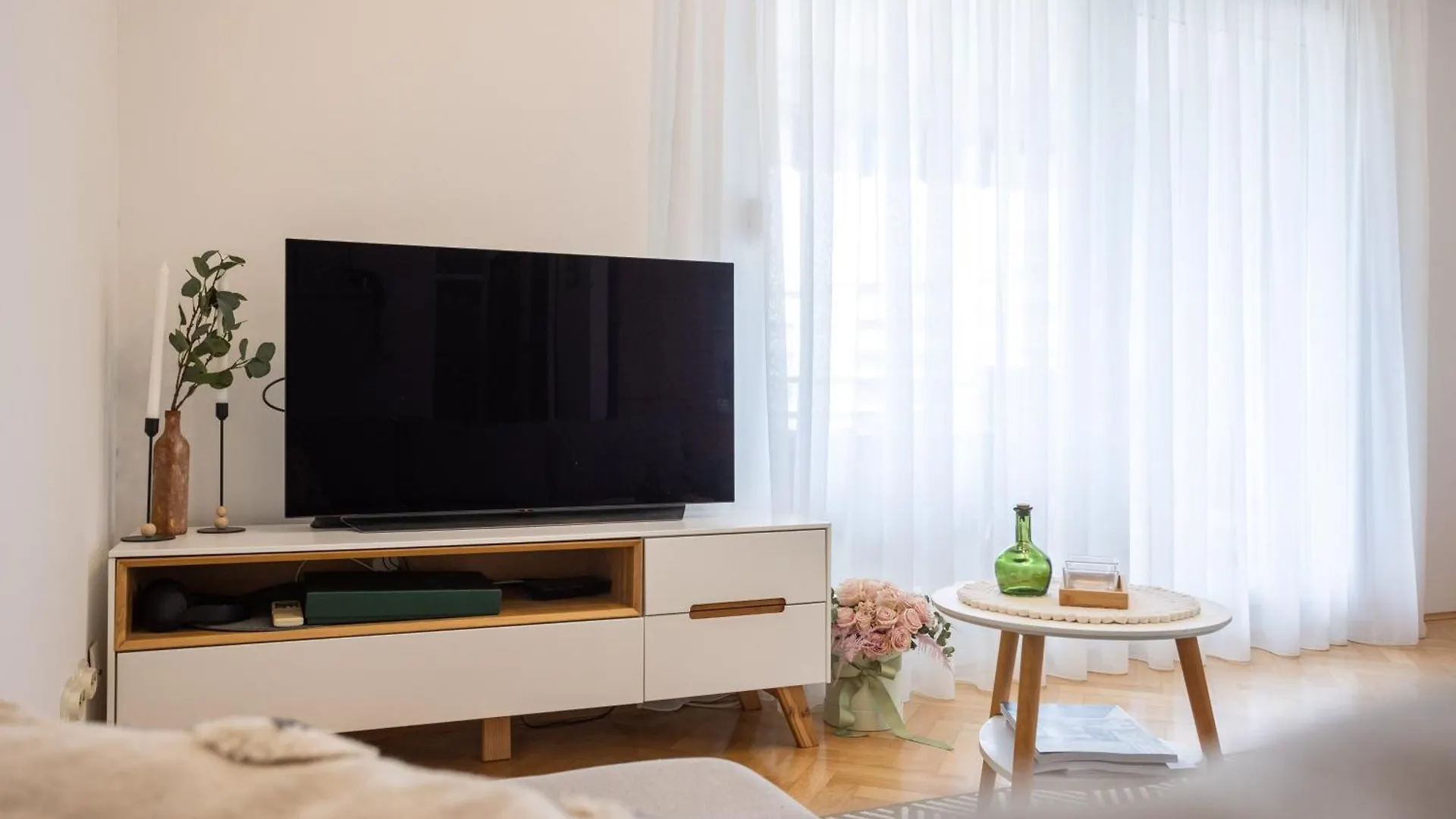 Split Znjan Beach Apartment With Parking