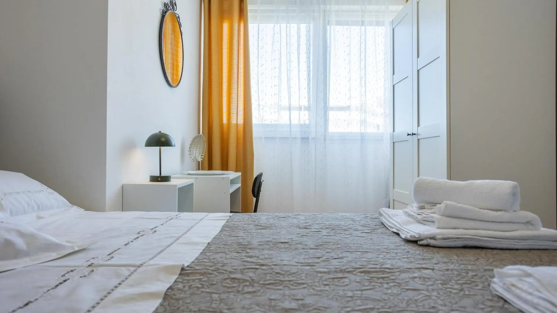Split Znjan Beach Apartment With Parking